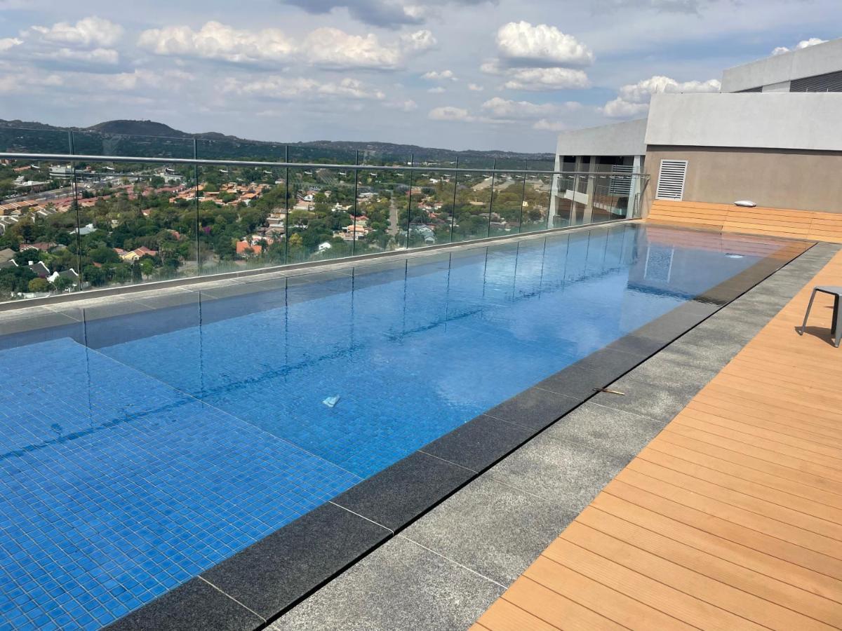 Menlyn Maine Trilogy Hotel Pretoria-Noord Dış mekan fotoğraf